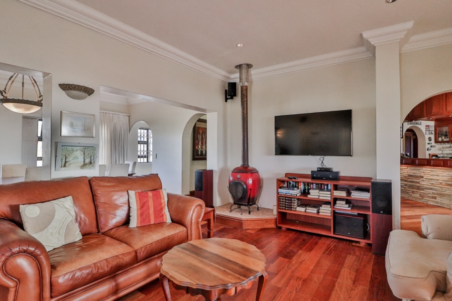7 Bedroom Property for Sale in Myburgh Park Western Cape
